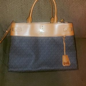 Michael kors brown signature
